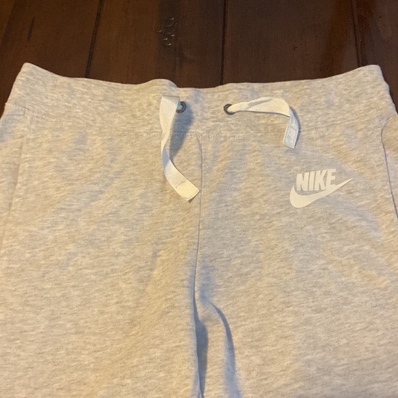 Nike Capri Jogger Pants - Picture 2 of 5